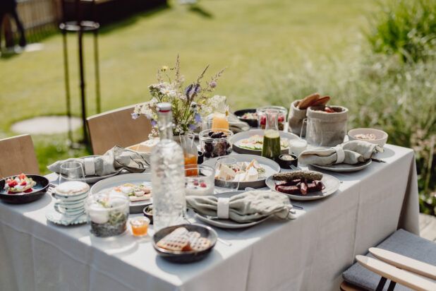 Frühstück am Naturbadesee