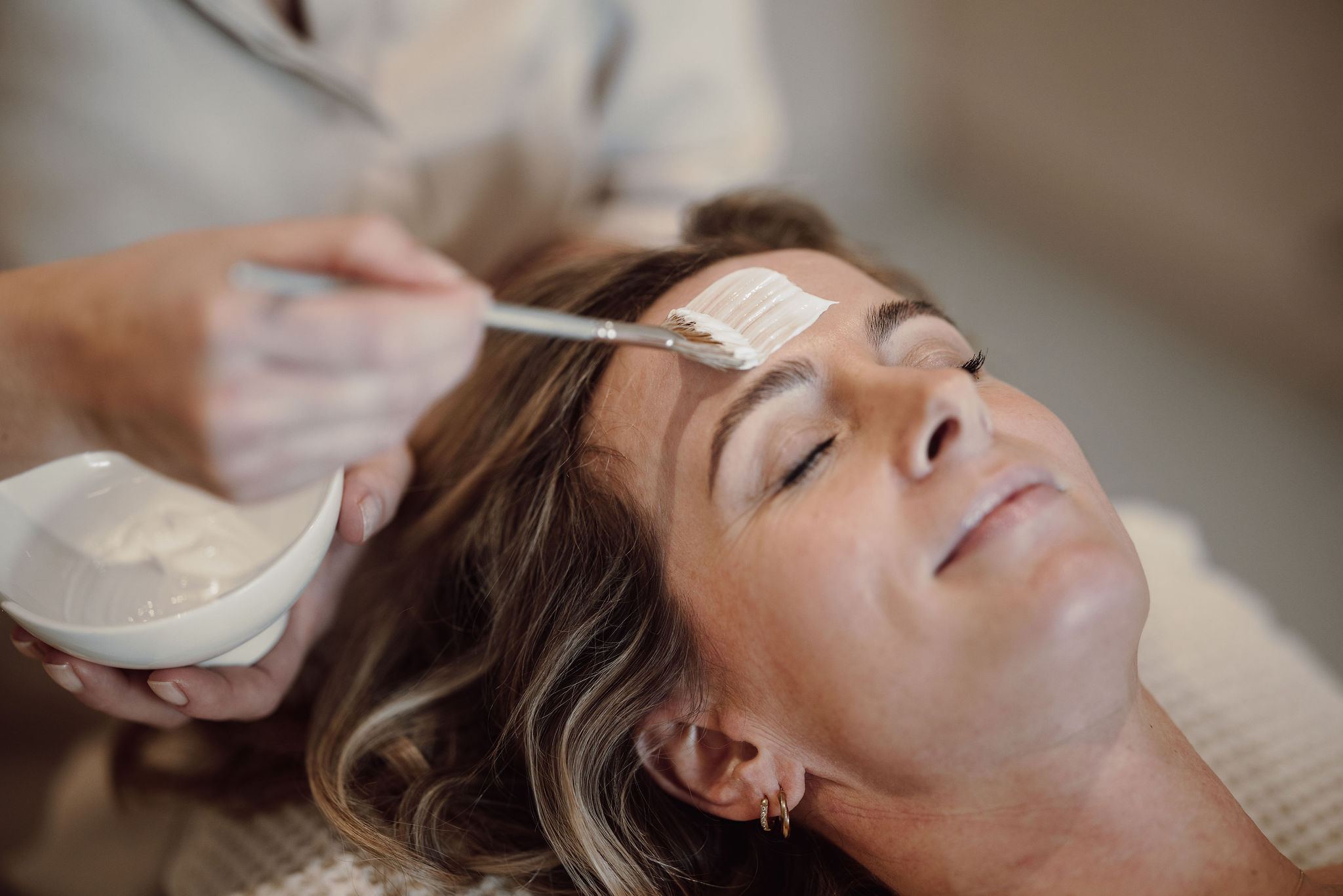 Maske wird aufgetragen