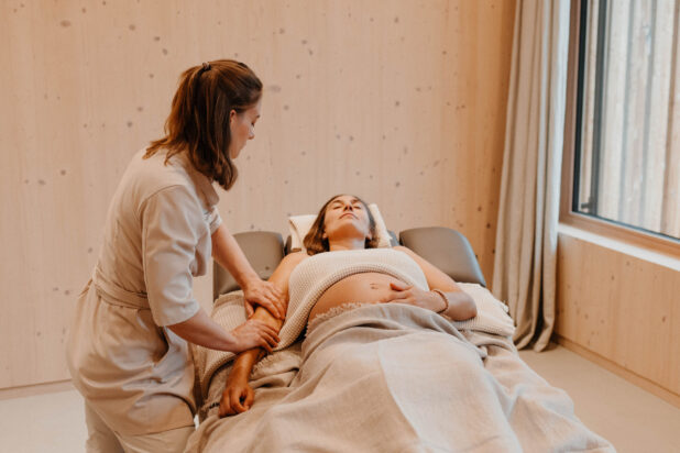 Massage für Schwangere am Moar Gut