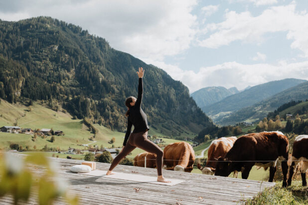 Yoga Plattform mitten in der Natur